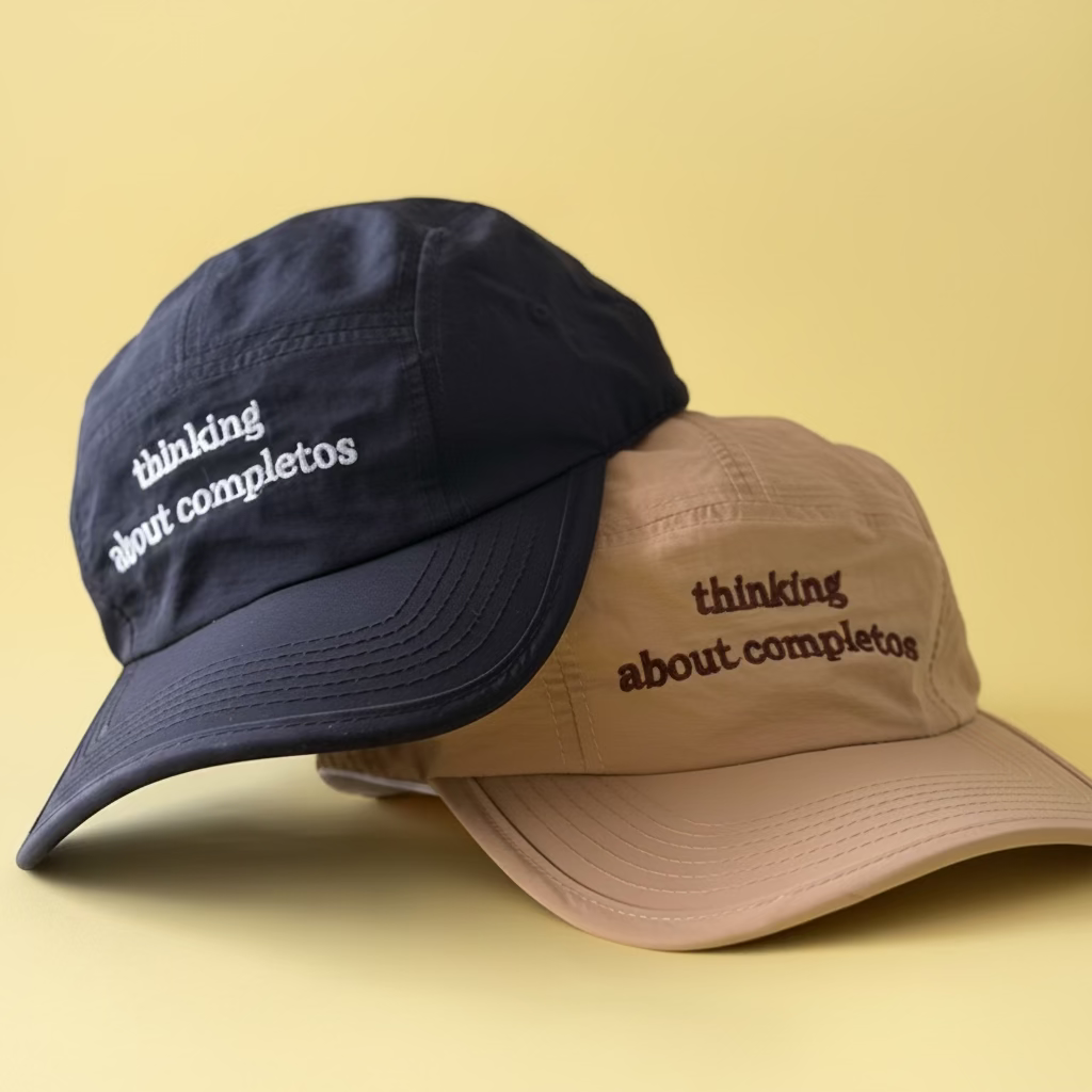Gorra five panel thinking about completos
